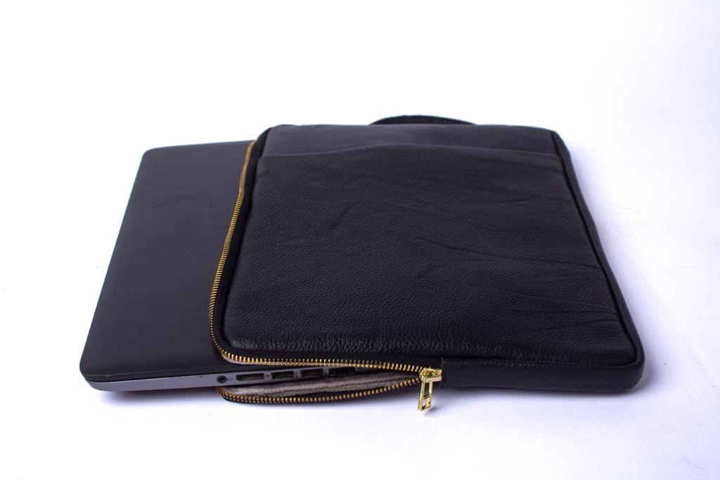 The Sleek Leather Laptop Macbook Zippered Sleeves