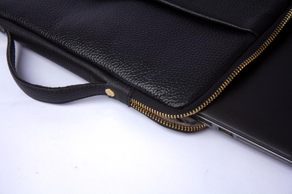 The Sleek Leather Laptop Macbook Zippered Sleeves