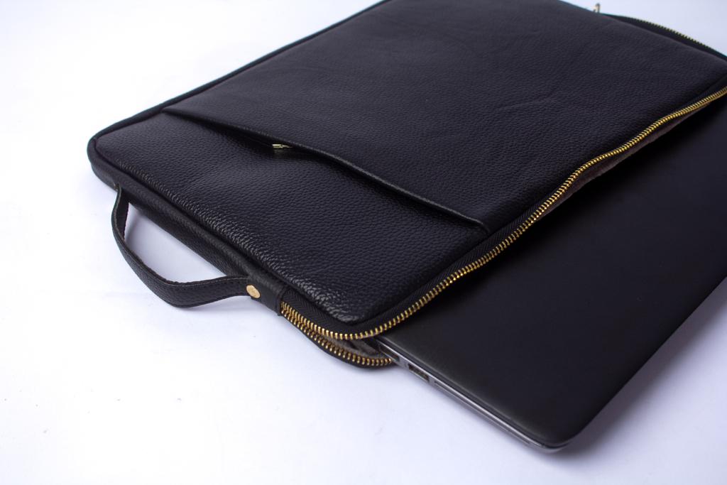 The Sleek Leather Laptop Macbook Zippered Sleeves